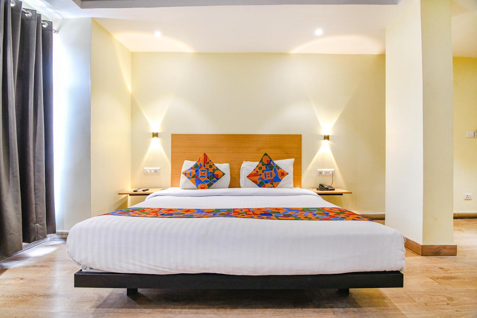 Super Townhouse Suncitel Near Kolkata Airport Hotell Dum Dum Eksteriør bilde